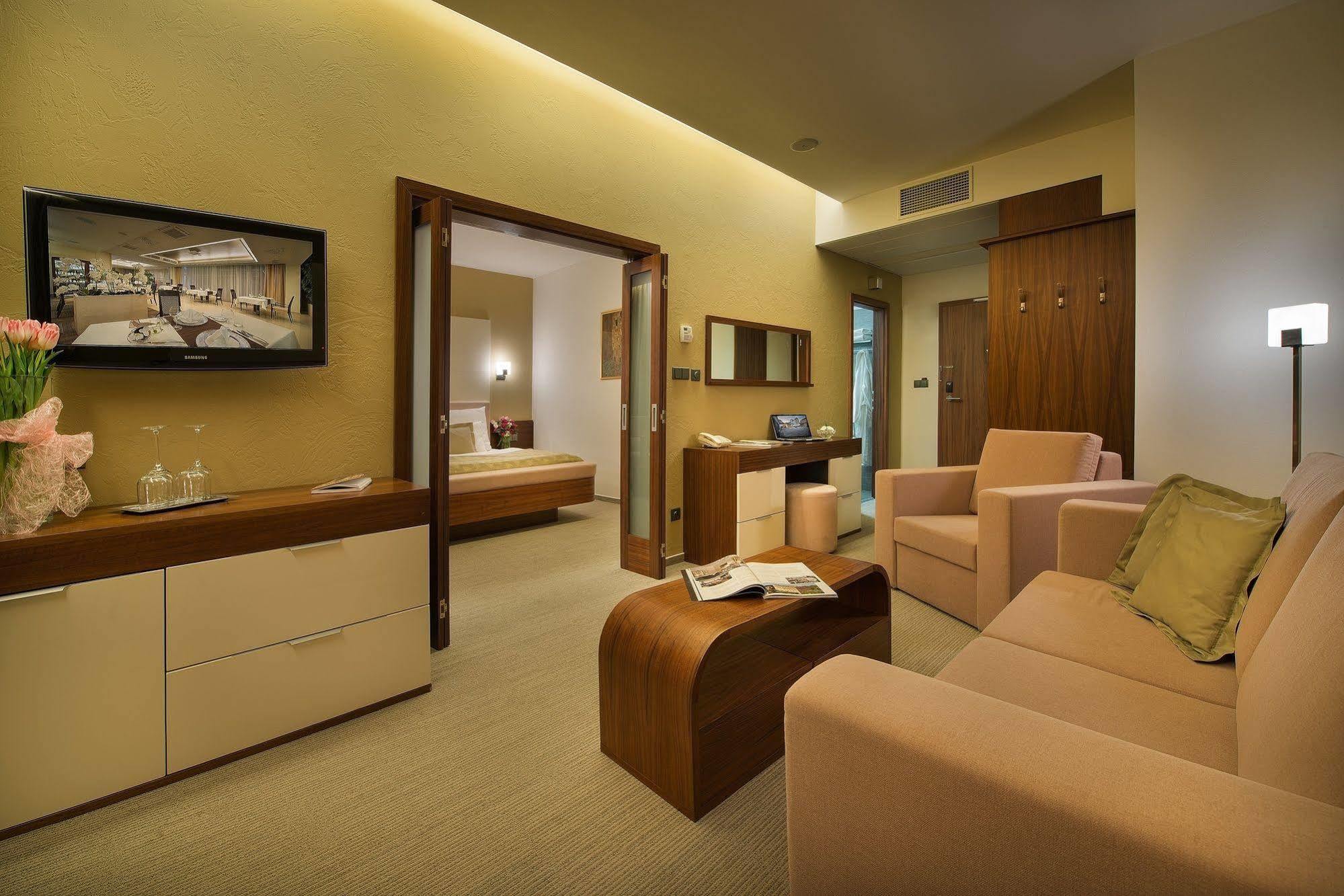 Wellness Hotel Diamant Hluboká nad Vltavou Εξωτερικό φωτογραφία